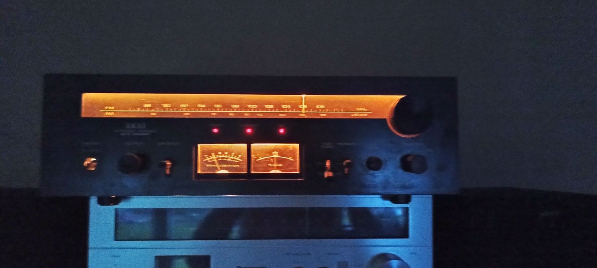 Tuner Akai at-2600