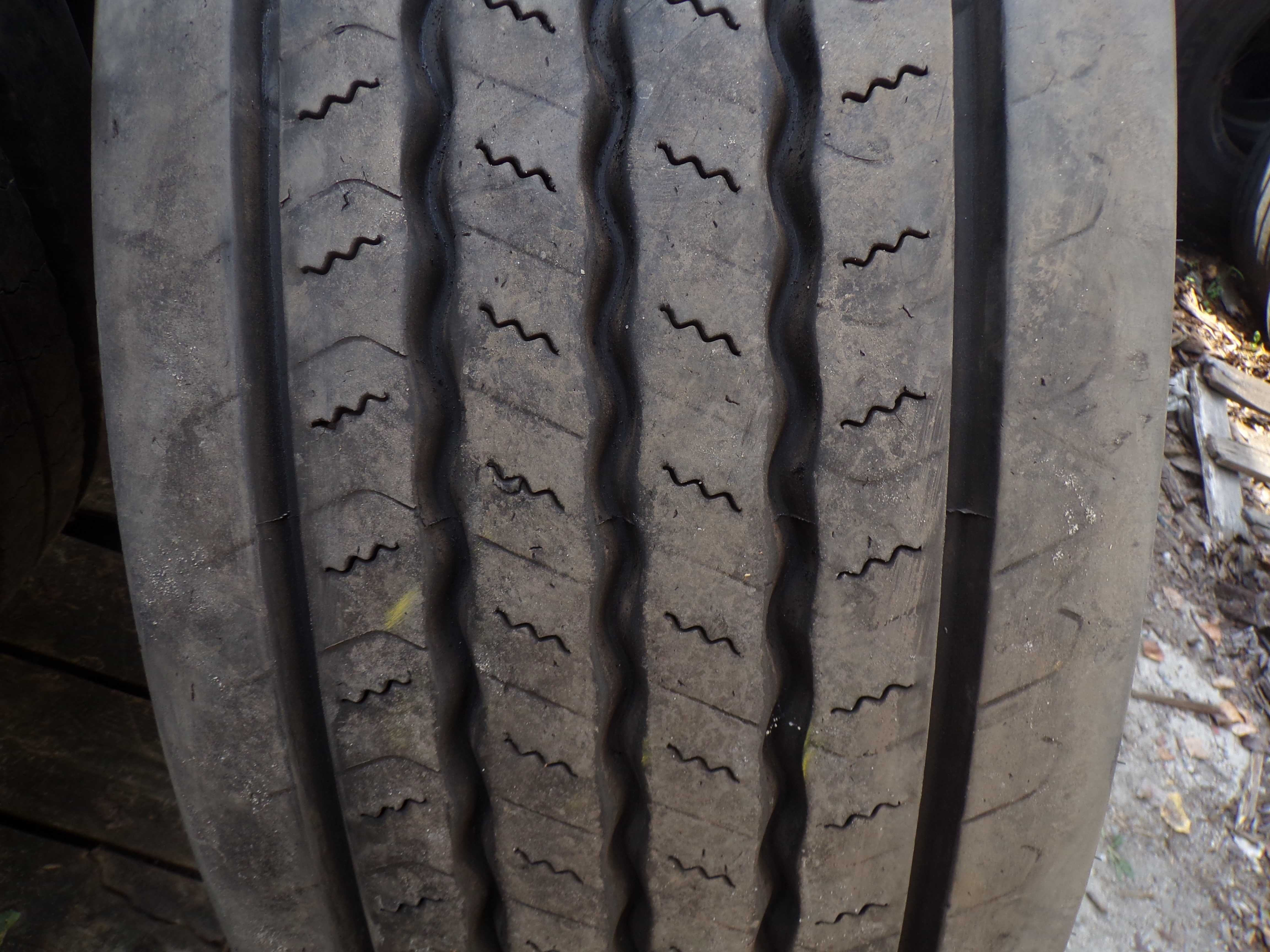 Opona 385/65R22.5 UNIROYAL FH 40 (900 netto)