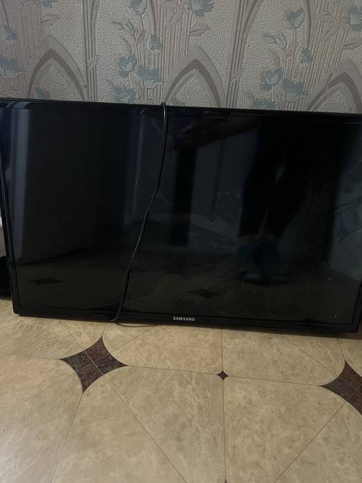 Продам телевизор на запчасти