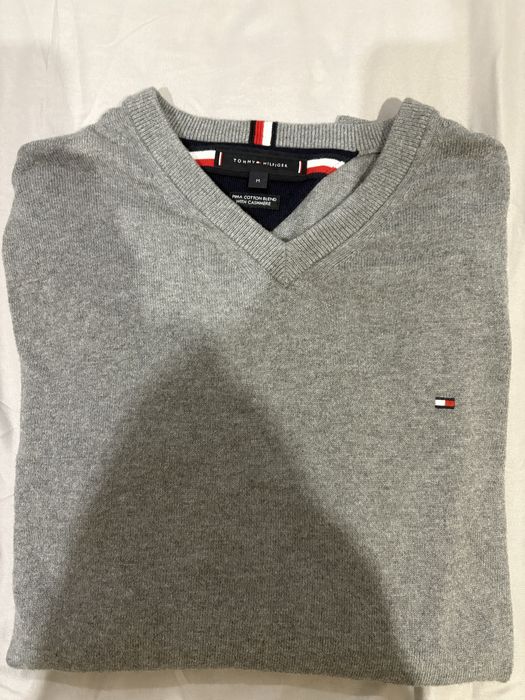 TOMMY HILFIGER Blusas manga cumprida 45€ cada uma