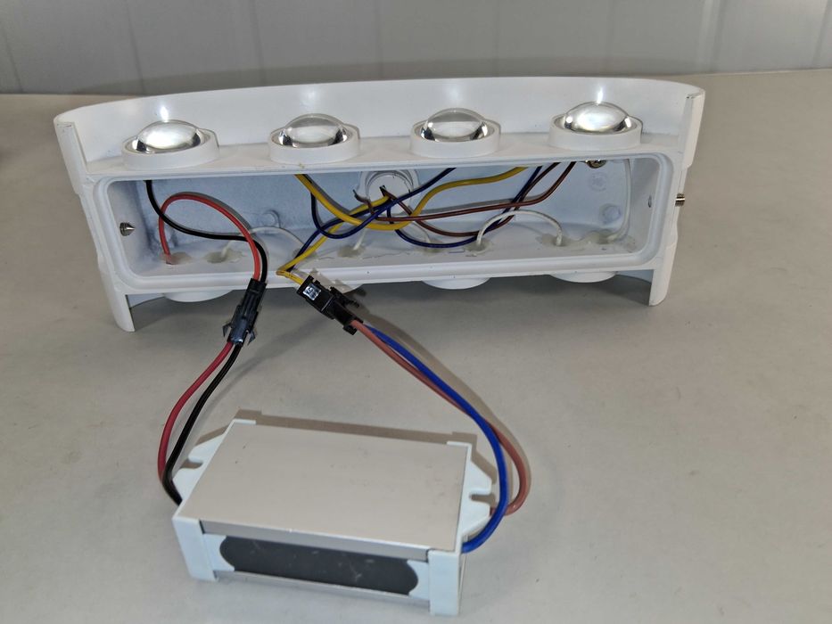 N207 LED Zewnętrzna/Wewnętrzna Kinkiet 4xLED Z Czujnikiem Ruchu PIR
