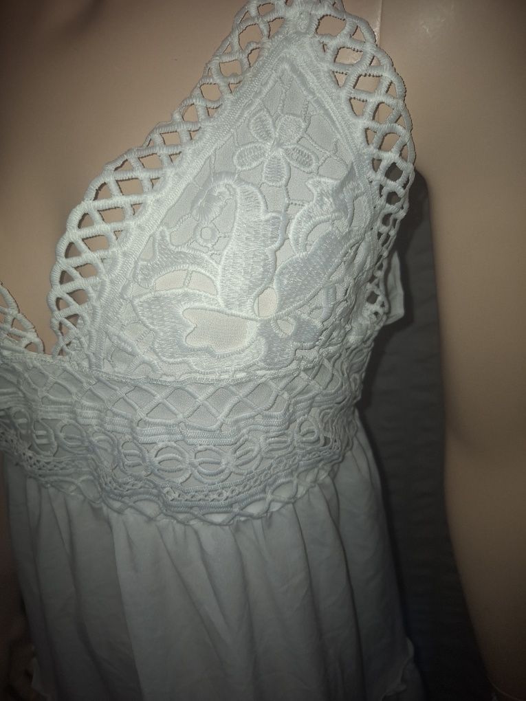 Sukienka boho biała.