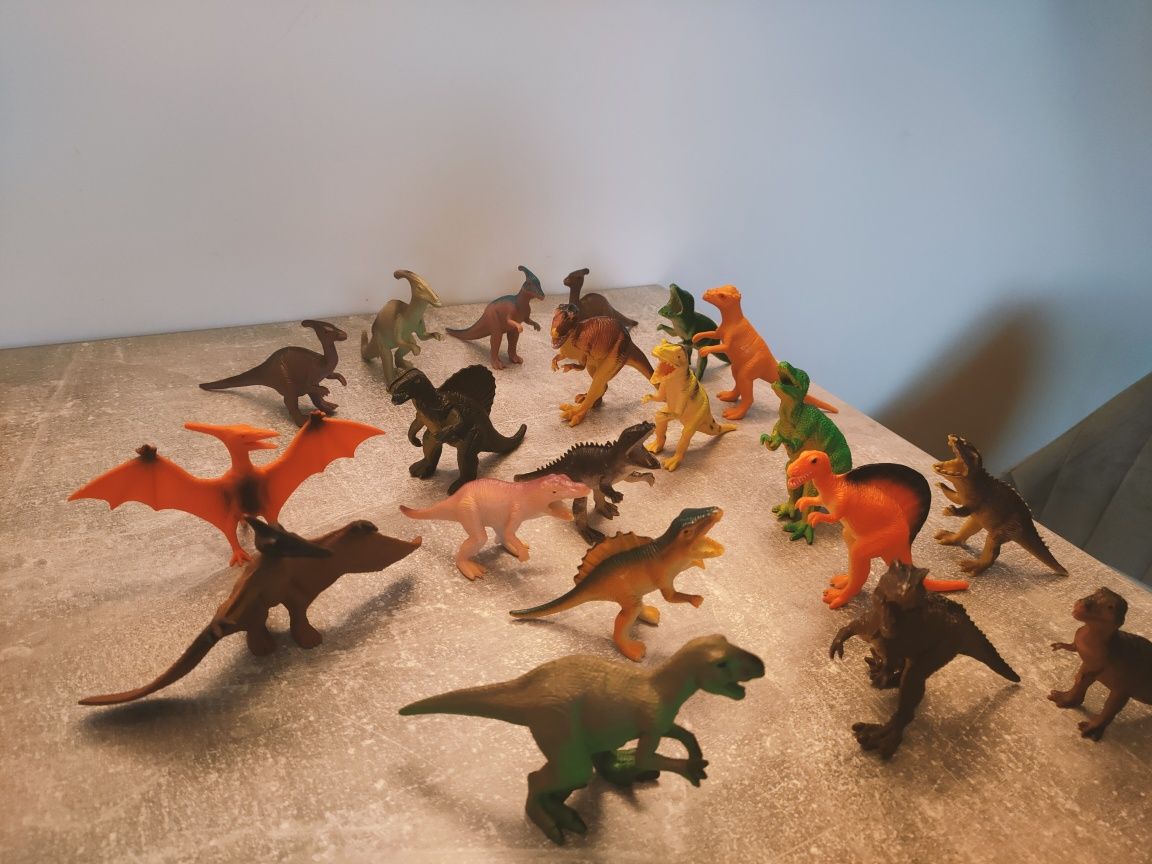 Duża paczka figurek dinozaurów