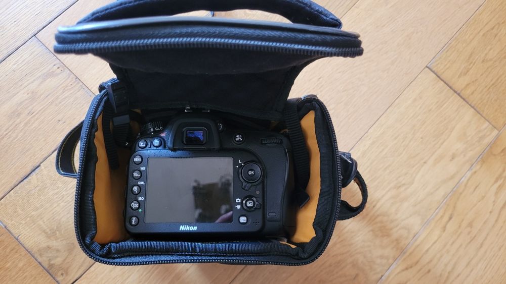 Aparat Nikon D7100, 18-105 VR + osłona HB-32, torba, statyw, ładowarka