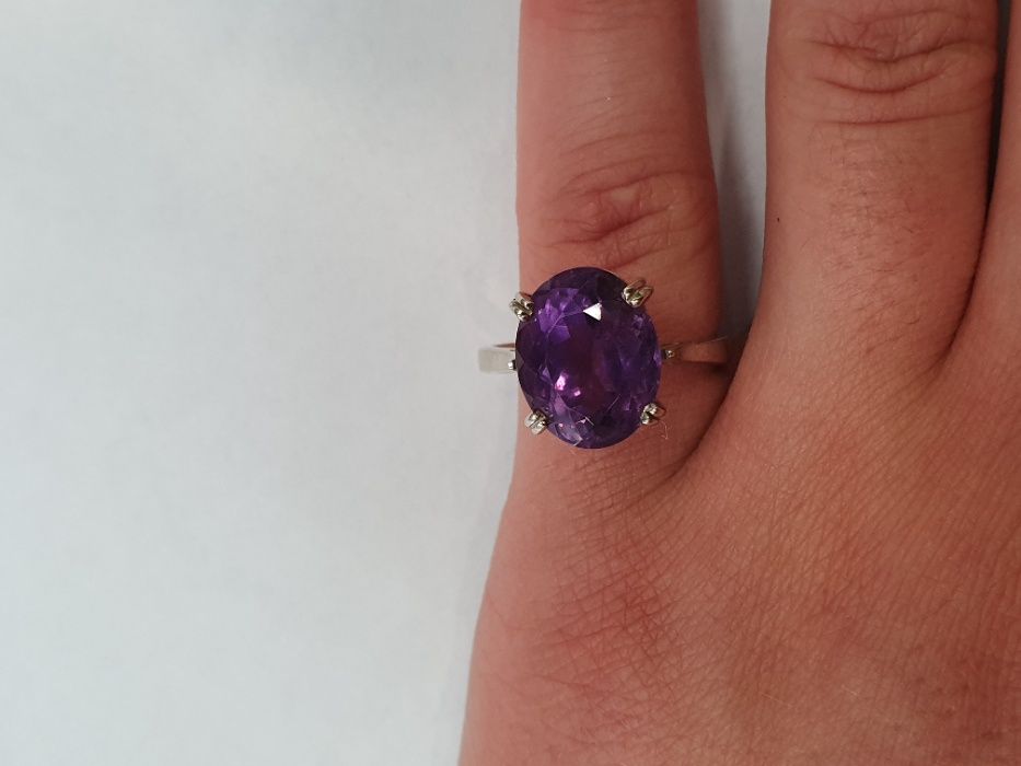 Złoty pierścionek/ 585/ 5.18 gram/ R20/ Białe złoto