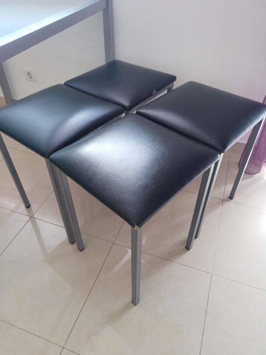 Tapete, cortinados e bancos