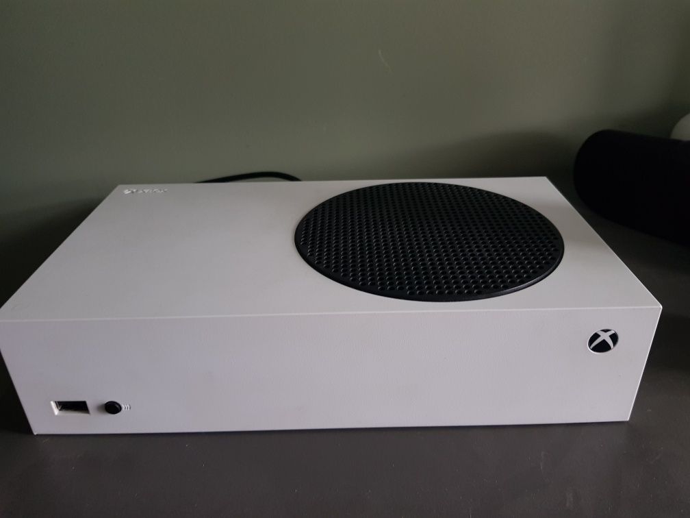 Xbox series S + akcesoria