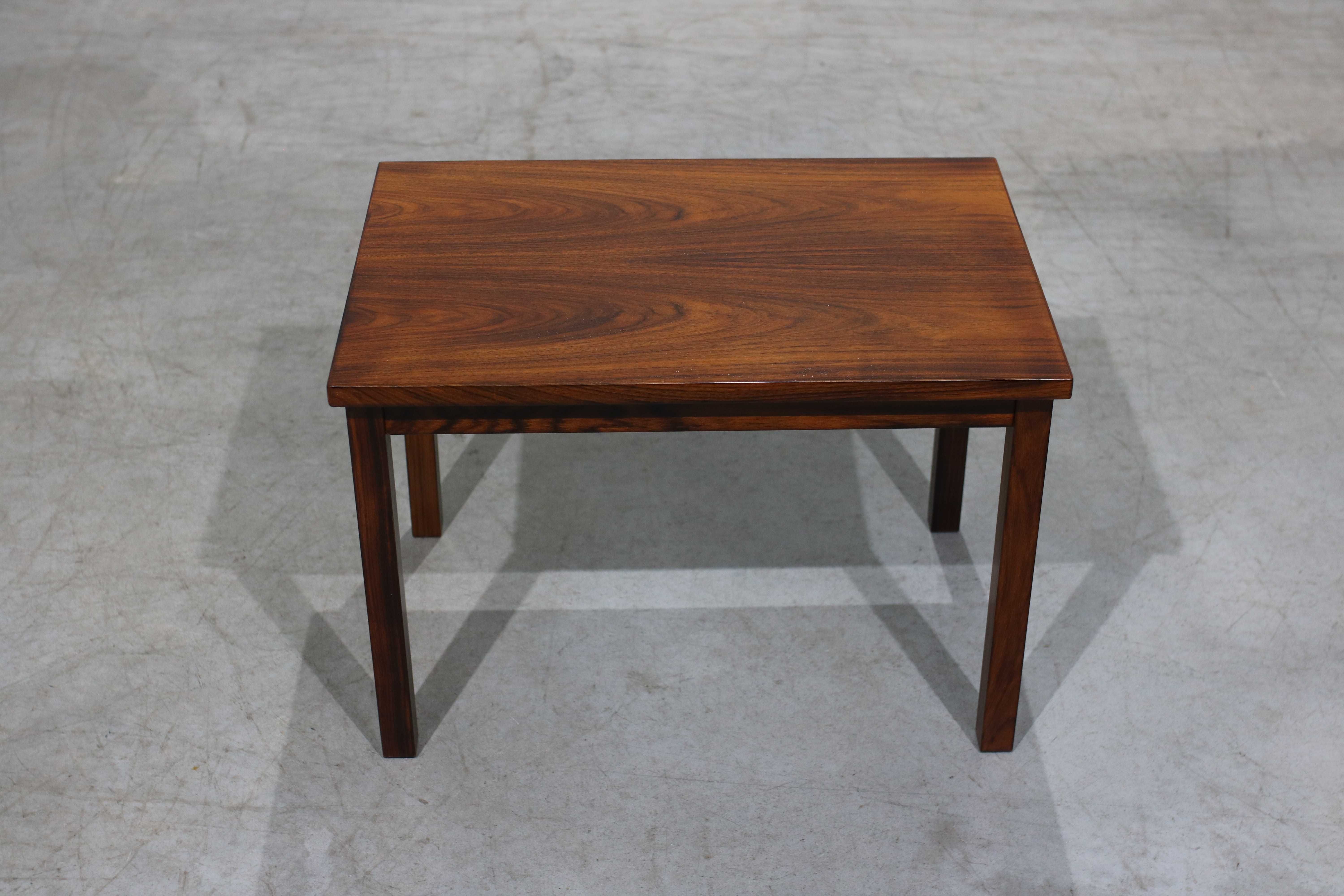 Mesa de apoio escandinava em pau santo | Design Nórdico