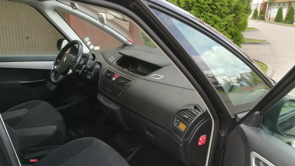 Sprzedam ładnego  C4 Picasso oszczędny diesel.Auto z hakiem