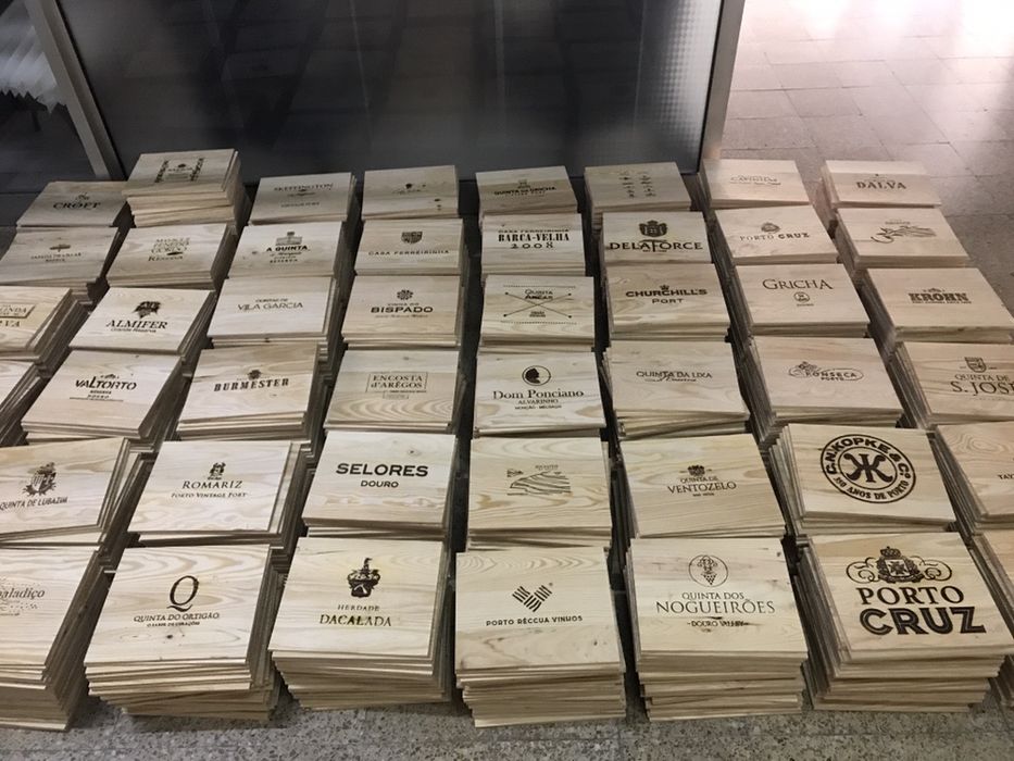 Placas/caixas de madeira com marcas vintage em madeira!