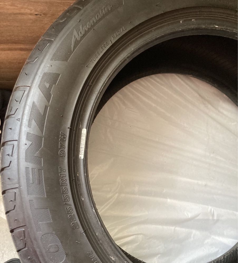 Резина Bridgestone 225\55 R17 Новая!