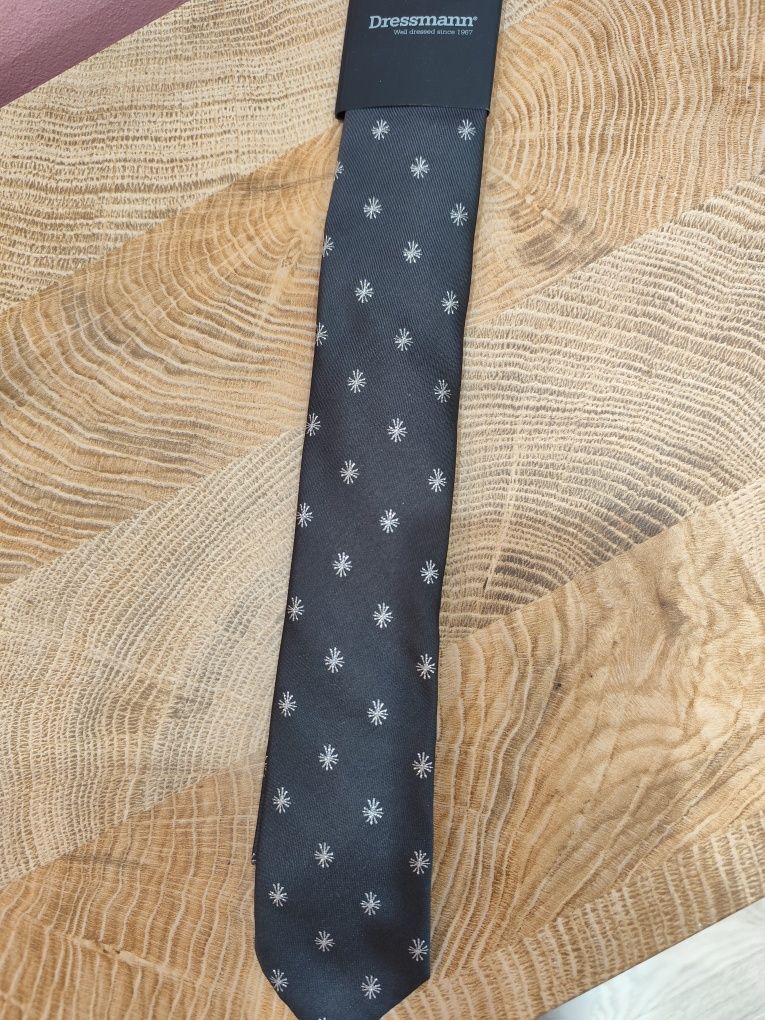 Krawat czarny w gwiazdki nowy dressmann