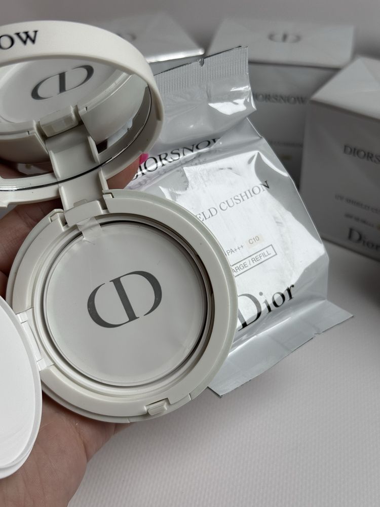 Кушон Dior тональний зі змінним блоком  Diorsnow C10