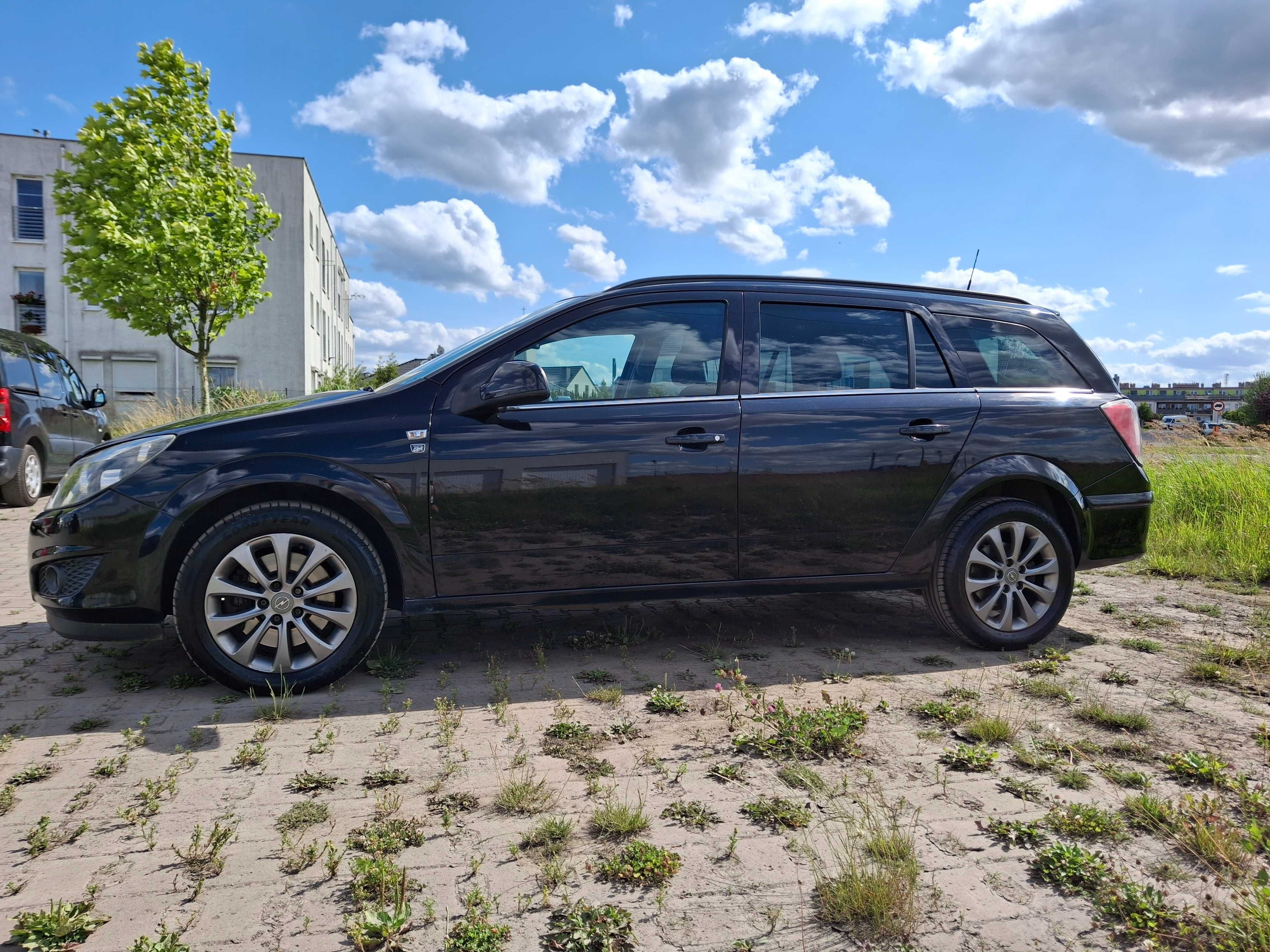 Opel Astra H III 2010 r. 1,7 CDTI diesel 125 KM po liftingu WEBASTO