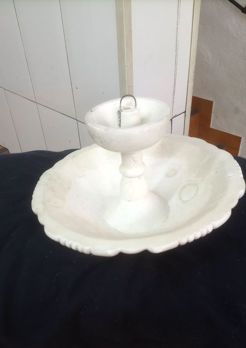 Candeeiro de tecto em gesso - peça com charme.