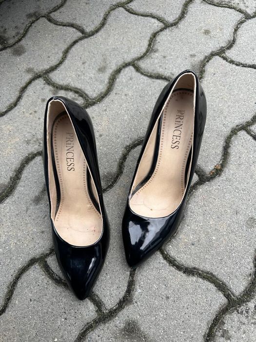 Чорні лакові мешти 38 розмір