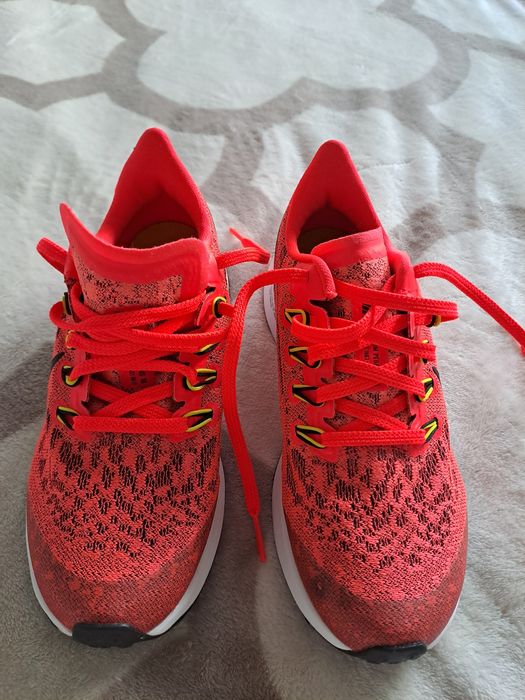 Śliczne sportowe oryginalne buty NIKE rozmiar 34 ( 21.5 cm). NOWE