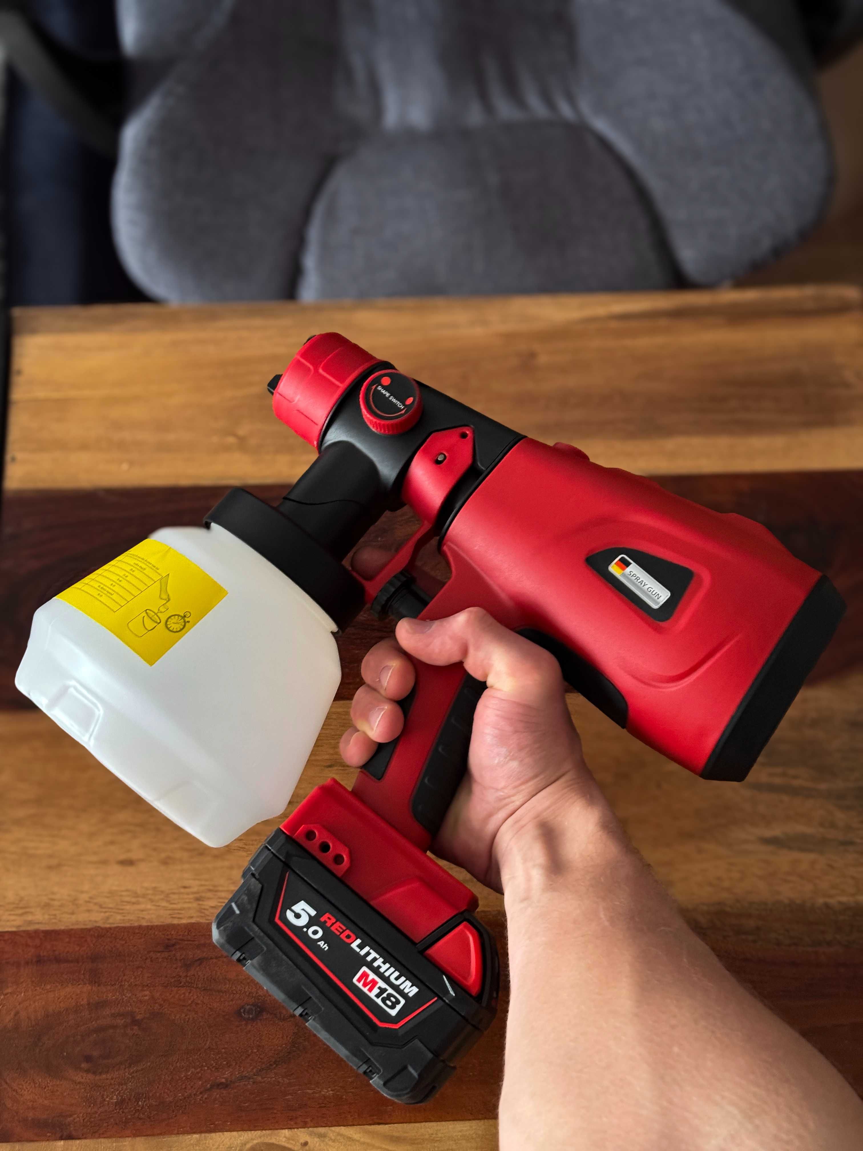 Poręczny pistolet do malowania płotu na baterie milwaukee duży zestaw
