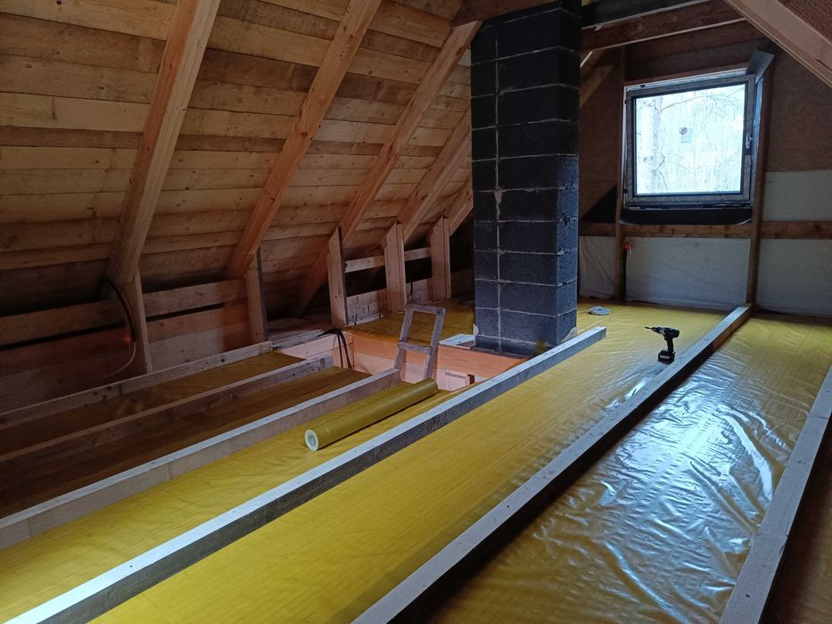 Izolacja celulozą, wdmuchiwanie wełny celulozowej, ocieplenie poddaszy