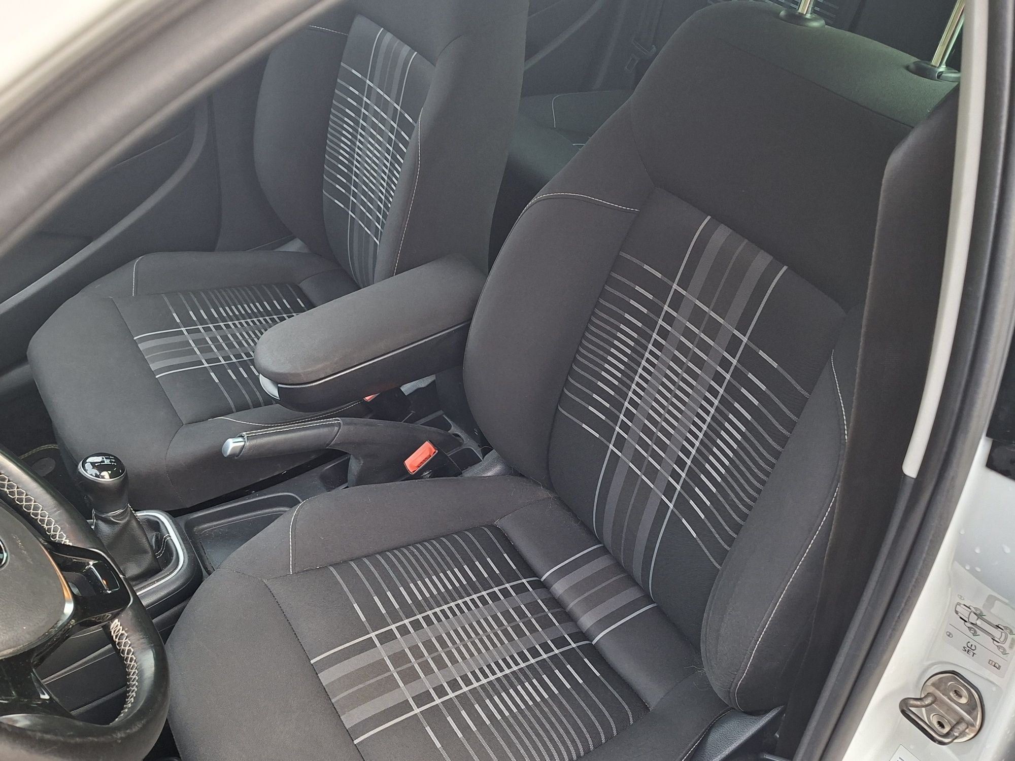 Volkswagen Polo wersja Lounge rok 2015 1.0 MPI sprowad./zarejestrowany