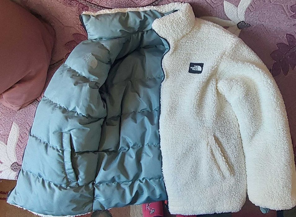 Женская двухсторонняя куртка The North Face с овчиной