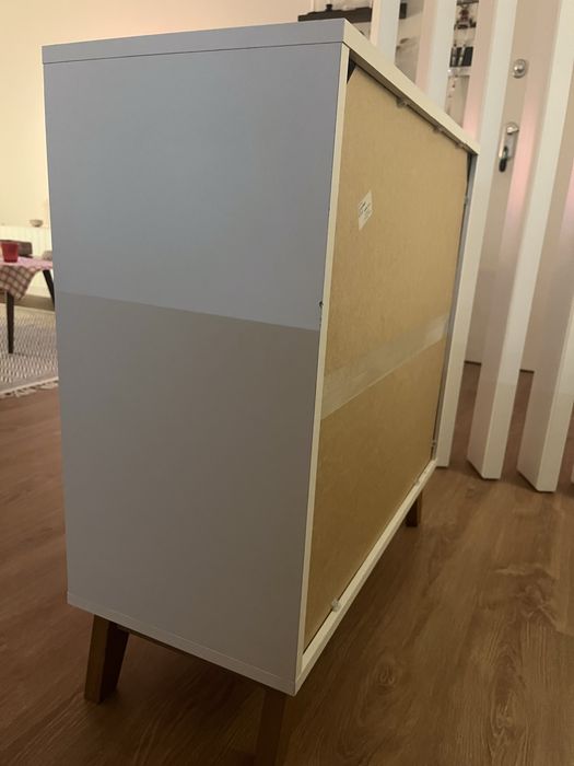 Cómoda tricolor com 3 gavetas