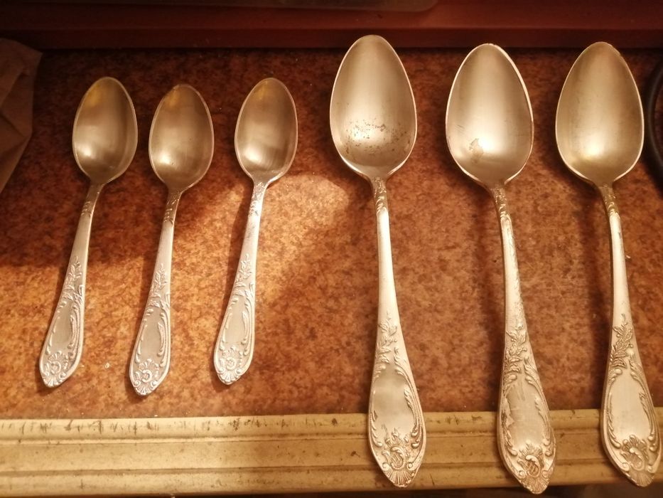 Posrebrzane śtucce.