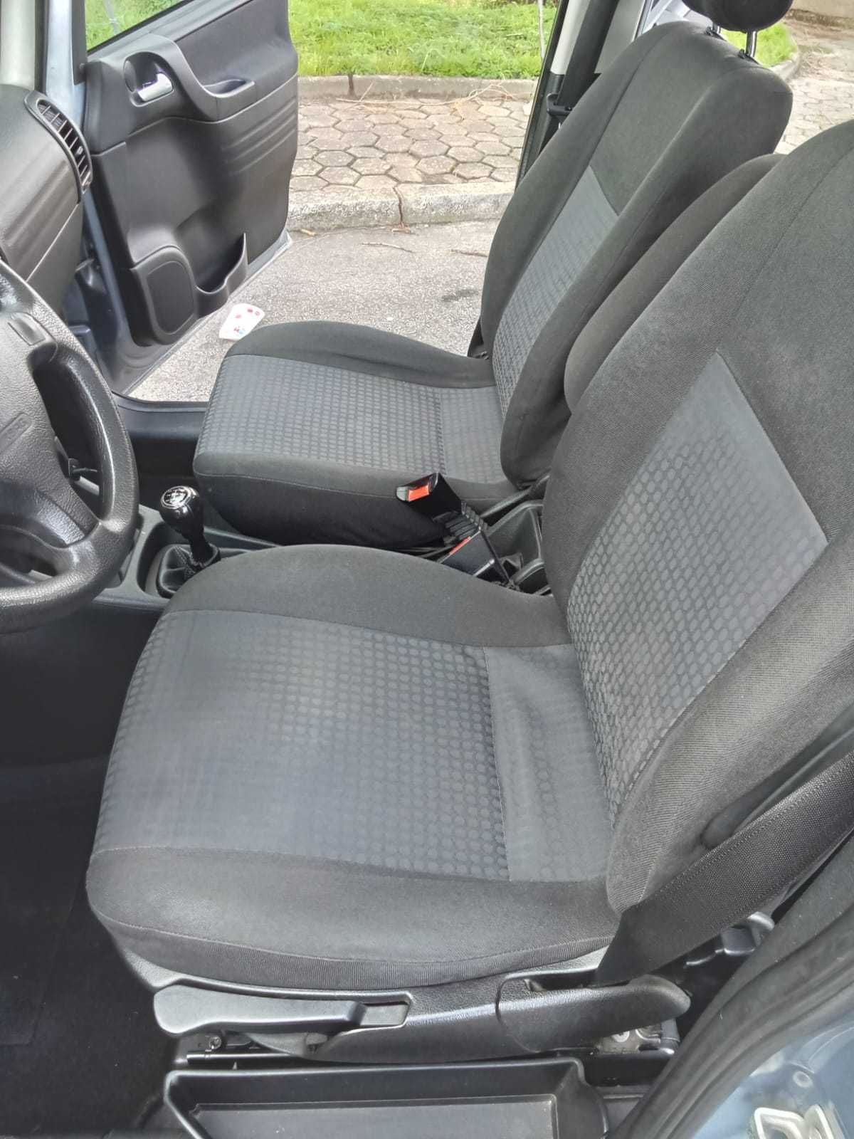 Opel Zafira 2.0 (7 lugares)