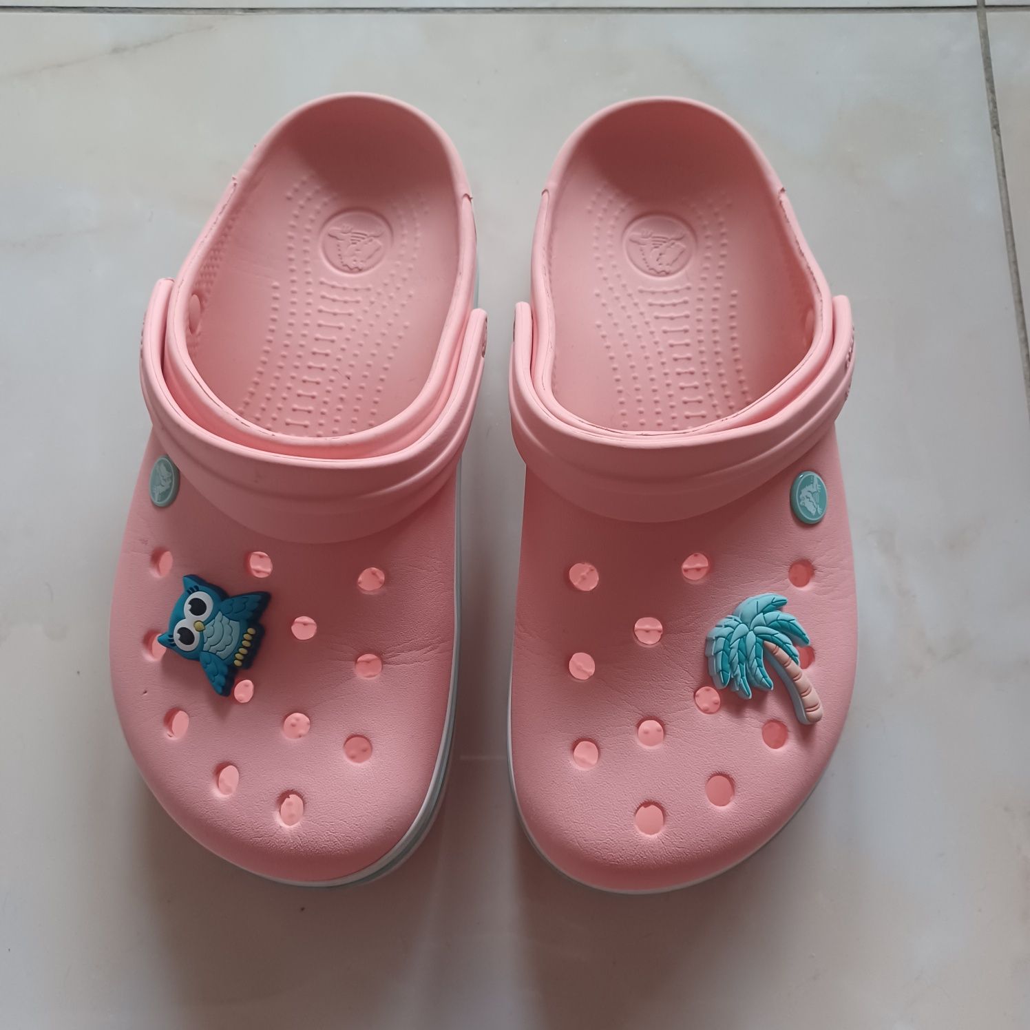 Crocsy damskie jak nowe raz założone M7/W9/ dwie przypinki