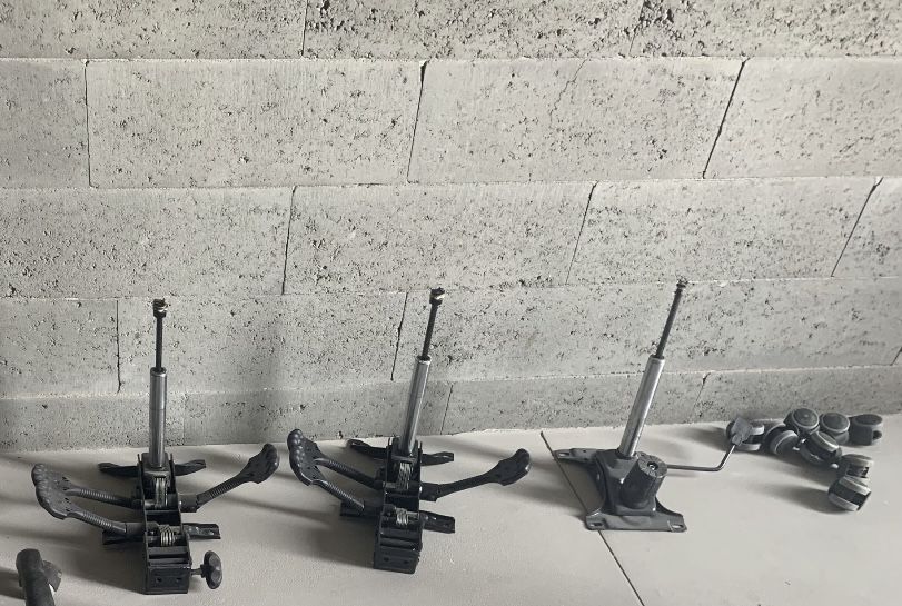 Запчасти для офисных кресел (ролики, газлифт, пиастра с рычагом)