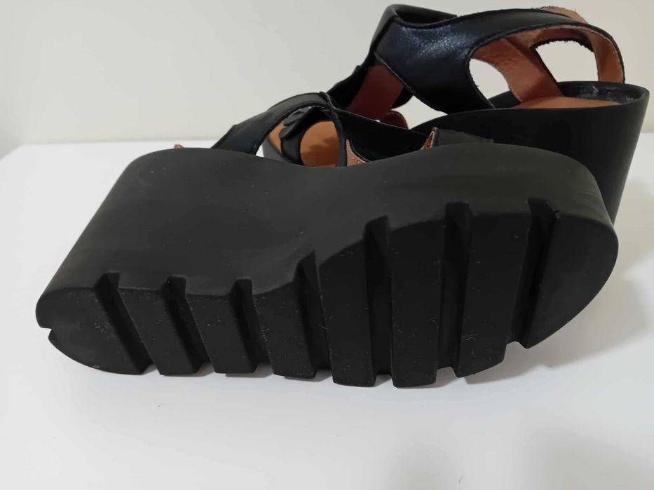 Sandálias mulher
Tamanho 36