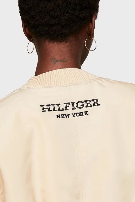 Жіночий бежевий бомбер CLEAN PADDED BOMBER
Tommy Hilfiger WW0WW40474