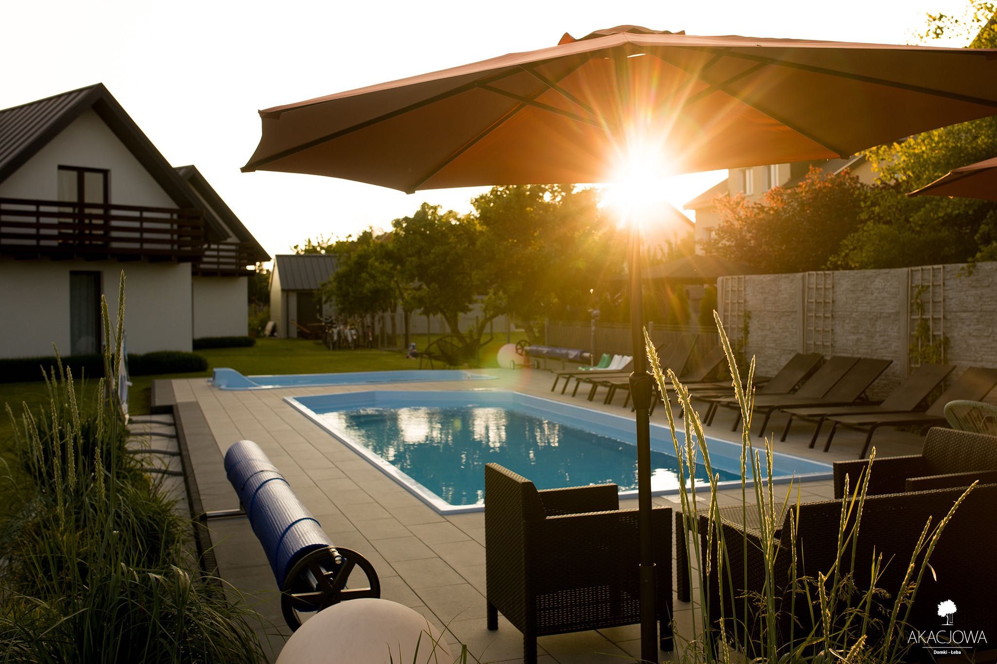 AKACJOWA domki Łeba . Nowoczesne domki z basenami, sauną i jacuzzi
