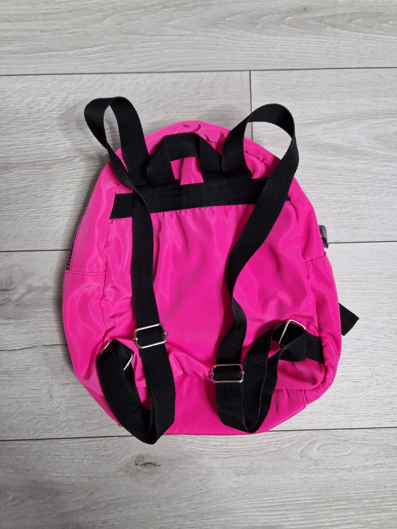 Piękna różowy plecaczek plecak