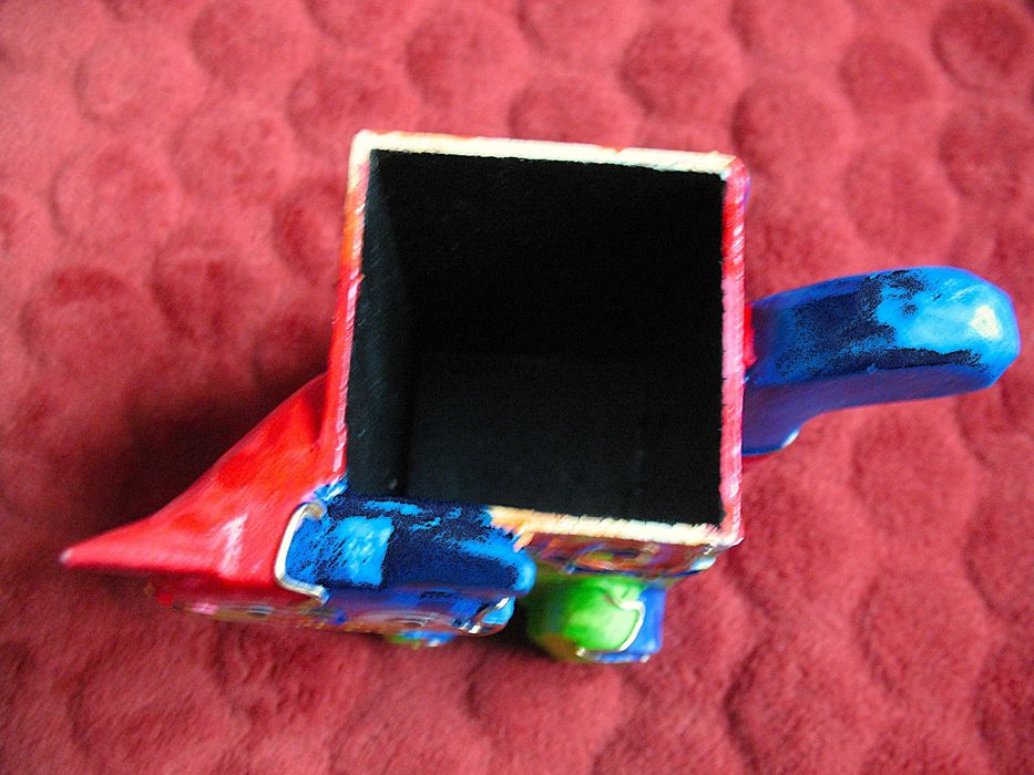 Kot -  Pojemnik na ołówki - drewno albesia - 12 x 13 x 8 cm