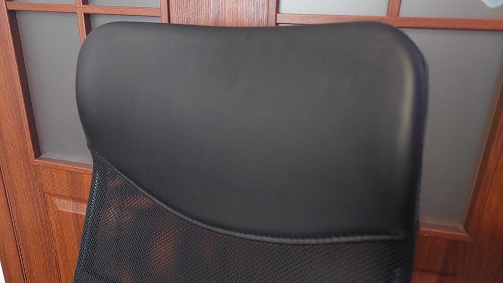 Крісло офісне BILLUM чорний