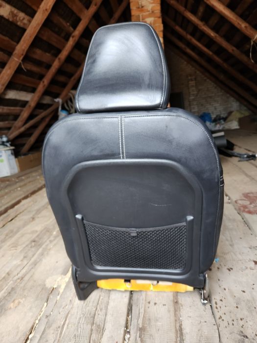 Volvo XC40 2024 деталі