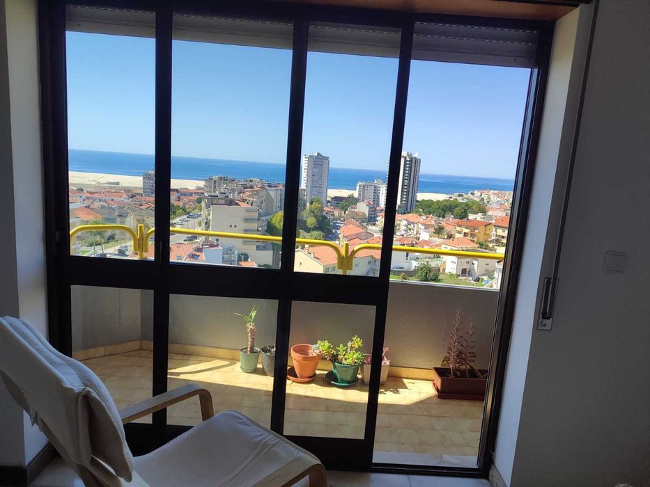 Arrenda-se quartos individuais em Buarcos. Excelentes vistas.