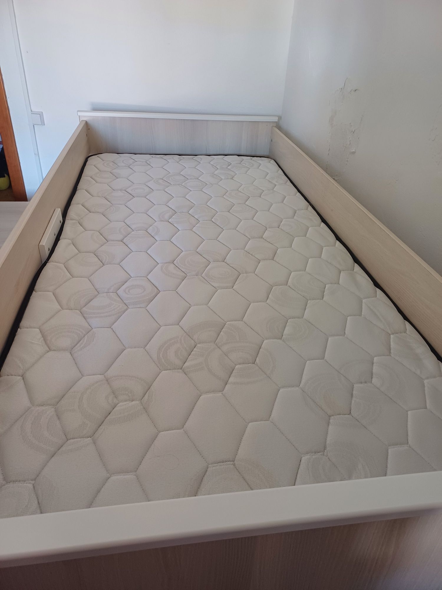"NOVO PREÇO" Venda cama alta, com secretária e colchão