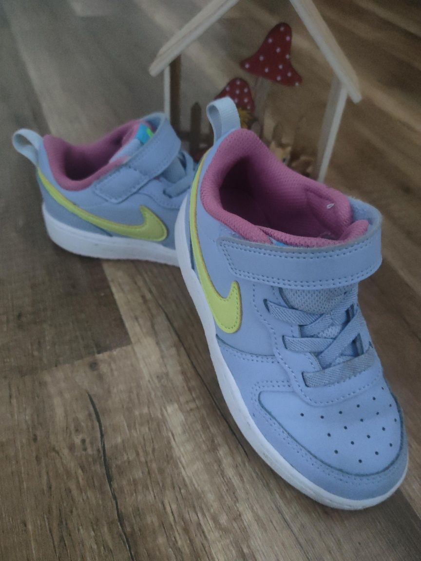 Buty jesienne dla dziewczynki Nike r 26