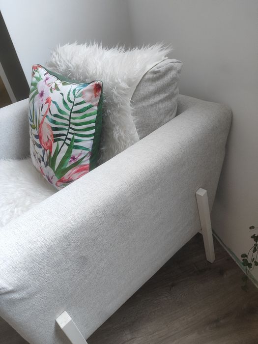 Poltrona ikea cinza claro