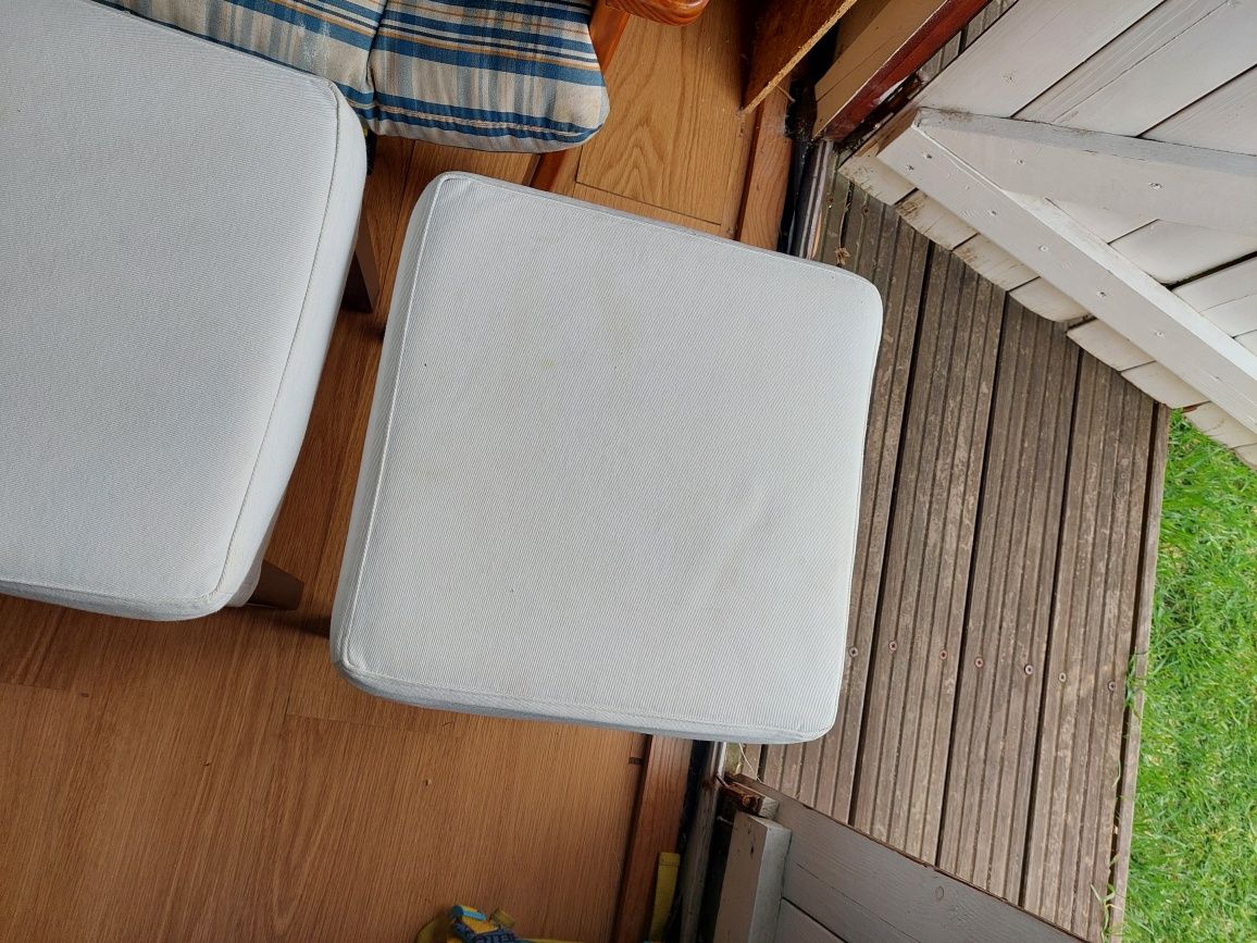 Pufe apoio mesa de sala