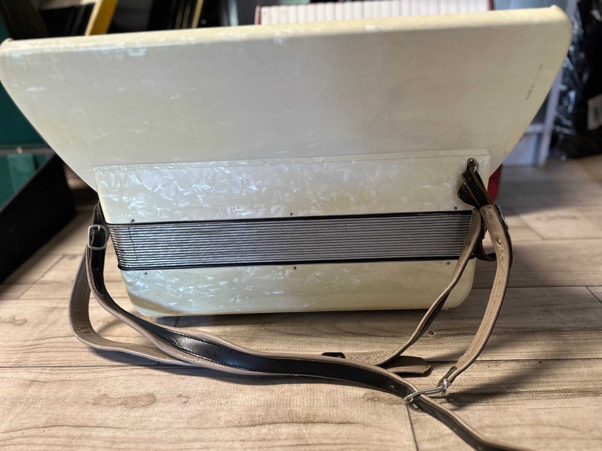 Akordeon Hohner Tango VM 120 B 4CH +futerał faktura