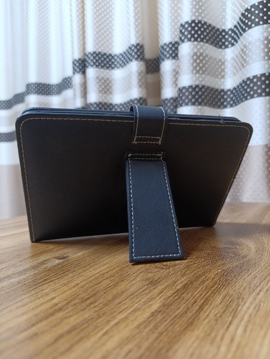 універсальний чохол з клавіатурою


Розмір: 

Довжина 23,3 см

Ширина