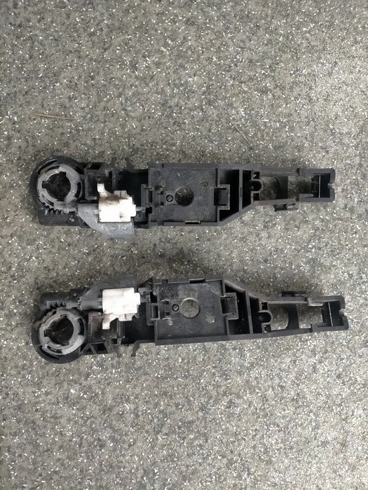 MOCOWANIE KLAMKI podstawa klamki prawy przód LEWY PRZÓD RENAULT laguna 3  III