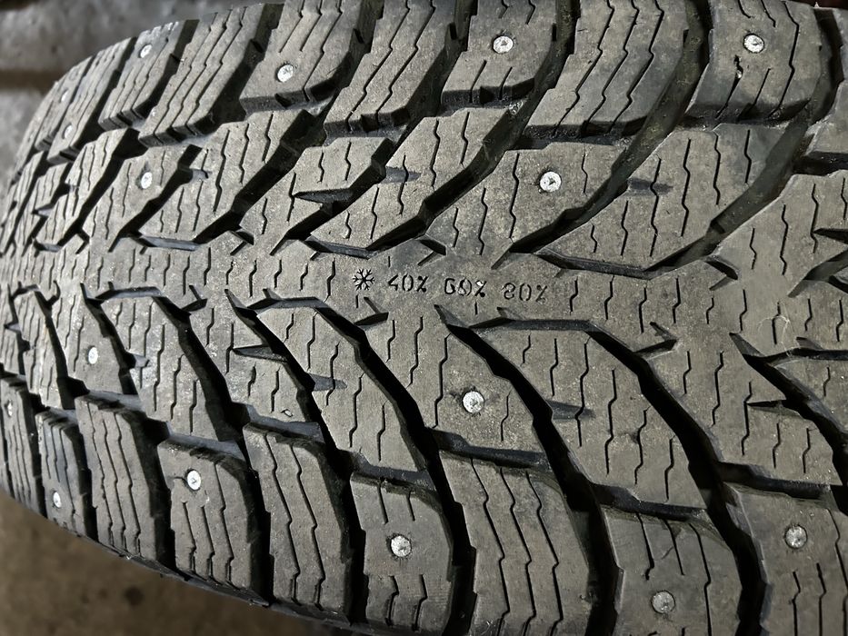 Nokian Hakkapelitta LT3 на штатних дисках від Land Cruiser 200