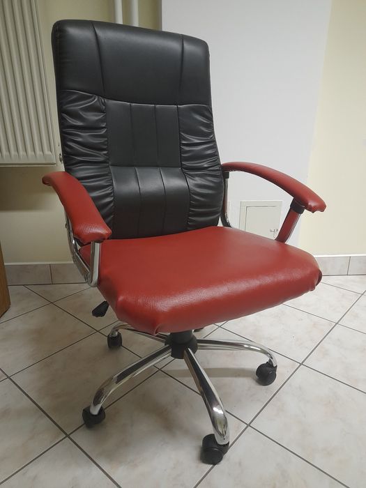 Fotel czerwono czarny