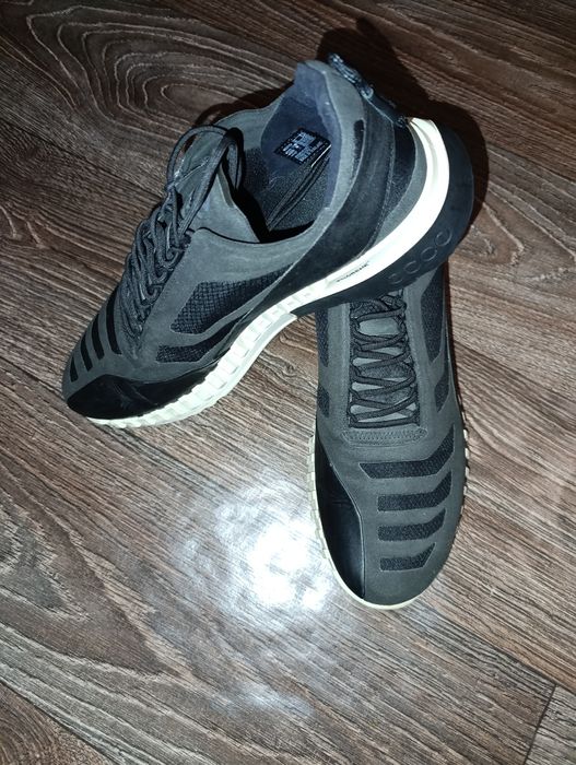 Кросівки , мокасіни, кеди.