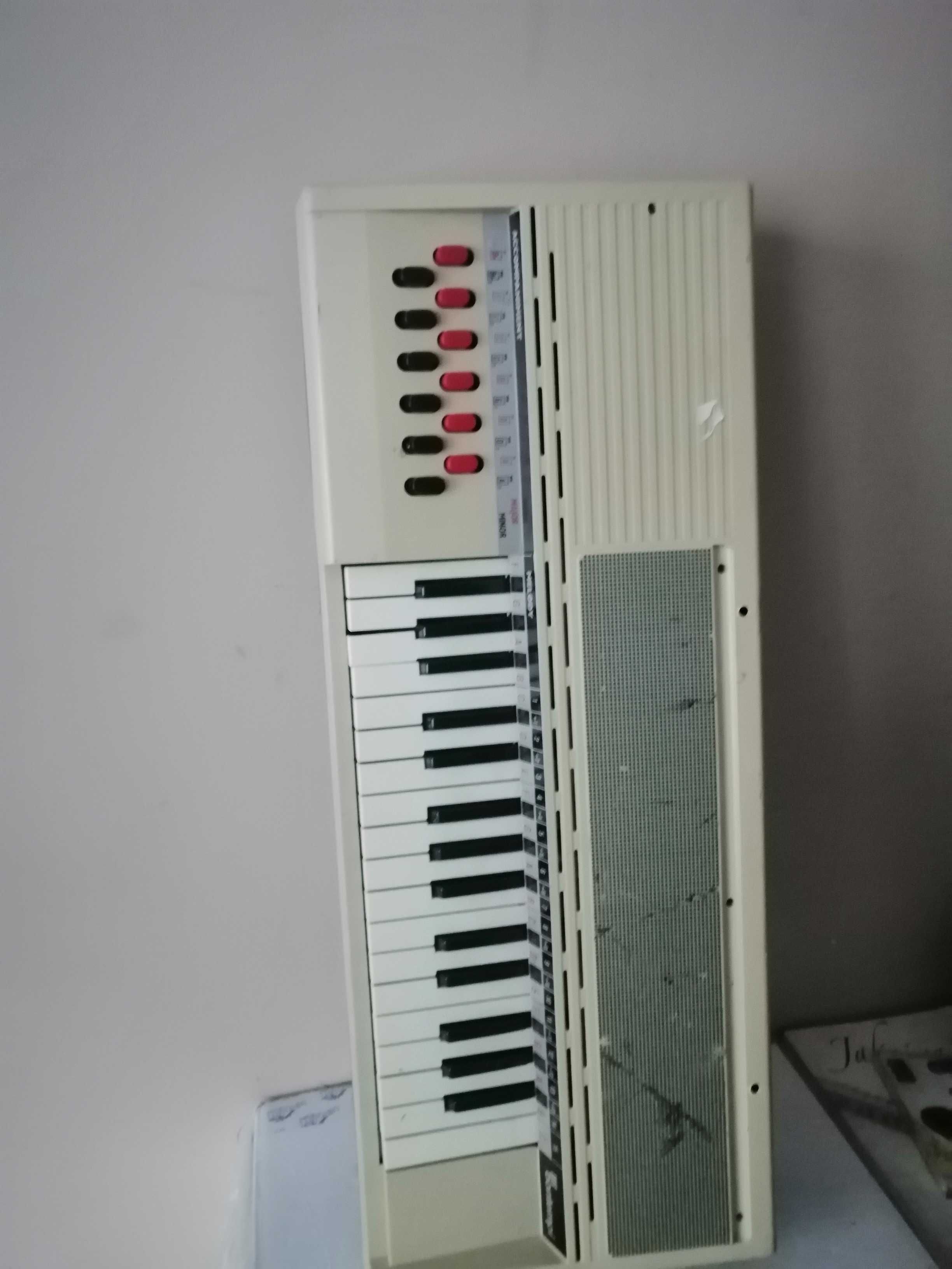 organy Vintage Bontempi Electric z lat 80. włoska klawiatura