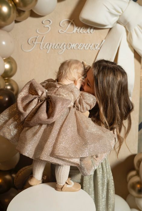 Продам святкові сукні на рочок півтора